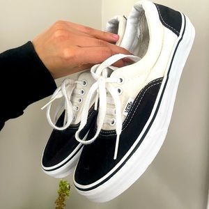 VANS black & white heritage low top sneakers